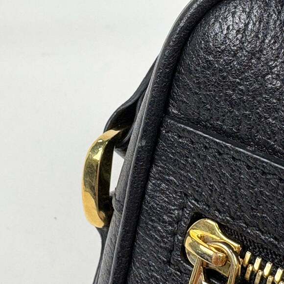 GUCCI Authentic Black Leather Shoulder Bag - Picture 4 of 8